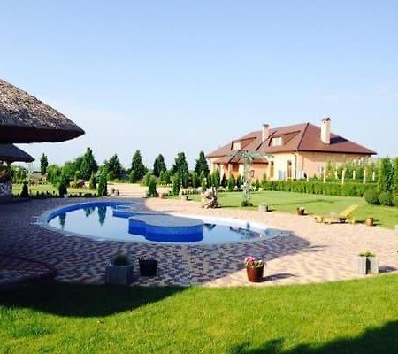 Maetok Country Club Hotel Petrove Luaran gambar